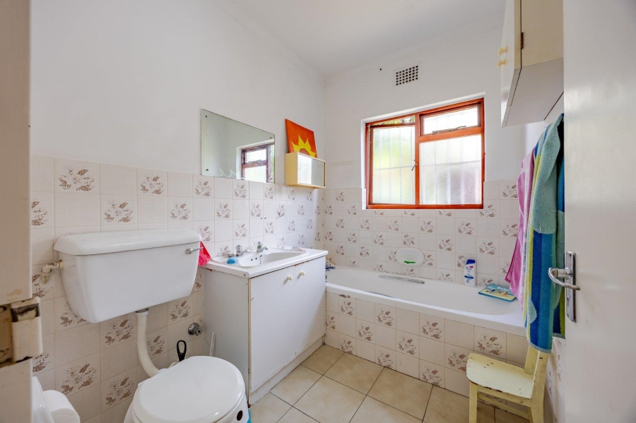 5 Bedroom Property for Sale in Lakeside Western Cape